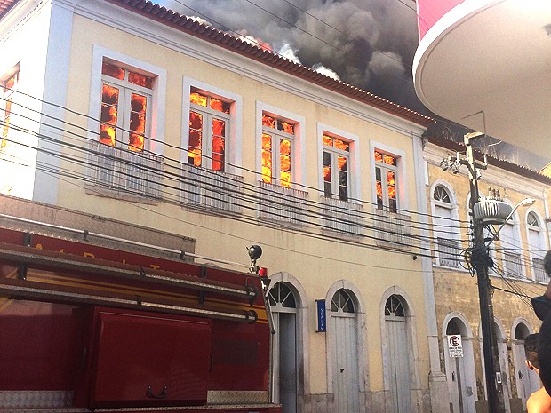 Incêndio consome prédio da Seplan em São Luís