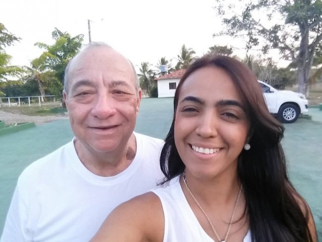 O desembargador Antonio Guerreiro Junior, presidente do TRE do Maranhão, ao lado da candidata à prefeitura de Bacabal Giselle Velloso