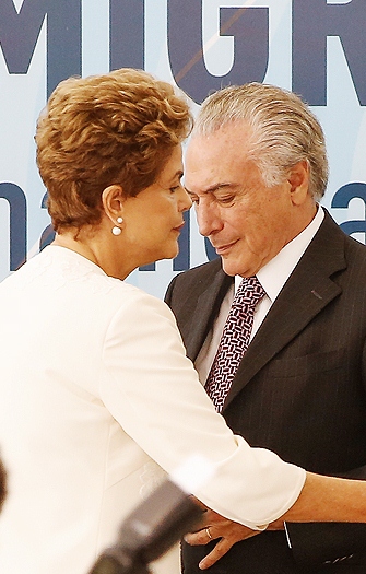 Dilma e Temer cada vez mais distantes