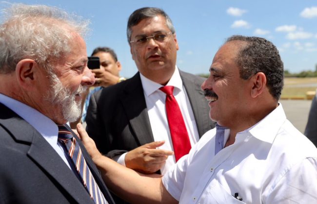 Flávio Dino observando o olhar de Waldir Maranhão para Lula
