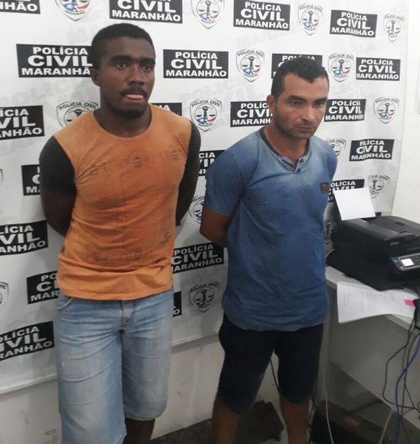 Wellison de Sousa (de laranja) e Wellison Ferreira (de azul) foram presos após assaltarem a agência dos correios de Matinha