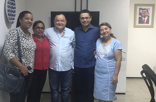 Deputado Paulo Neto (no centro da imagem), secretário Carlos Lula e a prefeita de Urbano Santos, Iracema Vale
