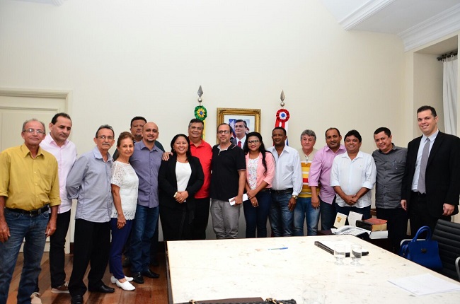 Prefeita Linielda de Eldo ao lado do governador Flávio Dino e seu grupo político de Matinha