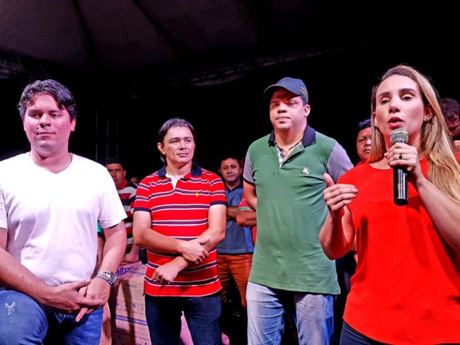 Pré-candidata a deputada estadual Thayza Hortegal discursando para população de Miranda do Norte