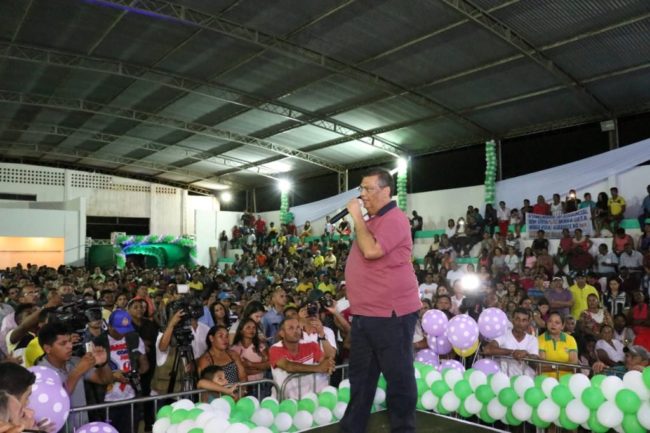 Flávio Dino discursando em apoio a Thaiza Hortegal