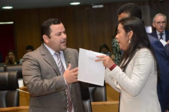 Vinícius Louro e Ana do Gás se confrontam na Assembleia Legislativa do Maranhão
