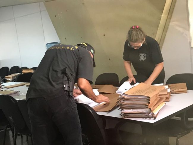 PF apreende documentos na sede da Seduc, em Teresina, durante operação