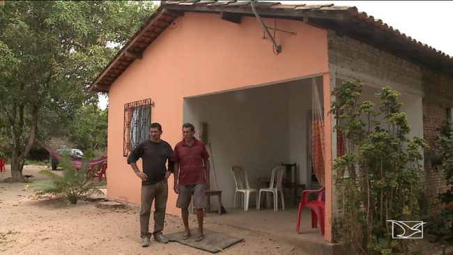 Comunidade alega que alguns moradores chegaram a ser expulsos das suas casas