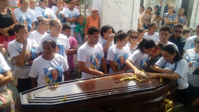 Corpo do prefeito Ivanildo Paiva (PRB) foi sepultado no Cemitério Campo da Saudade em Imperatriz (MA)