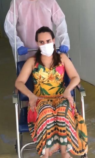 Deputada estadual e médica Thaiza Hortegal recebe alta de hospital após contrair a Covid-19