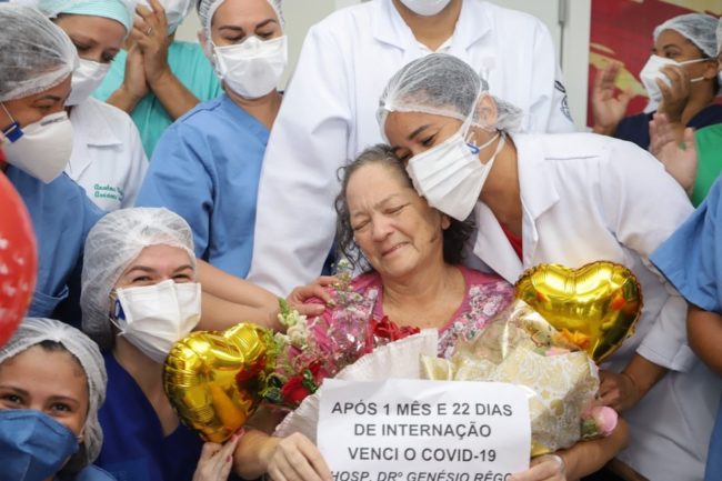 Após quase dois meses internada, paciente de 61 anos vence o coronavírus no Maranhão