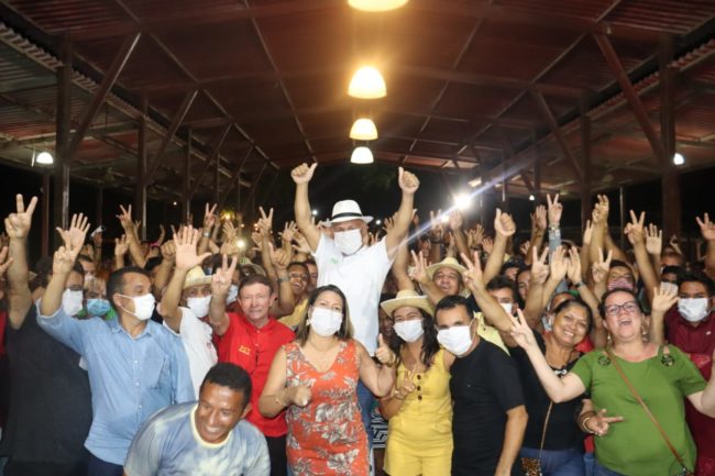 Zequinha reúne a população e lideranças política em seu ato de campanha