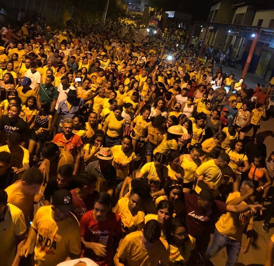Multidão na passeata de Dida do Tio Luís em Tuntum-MA