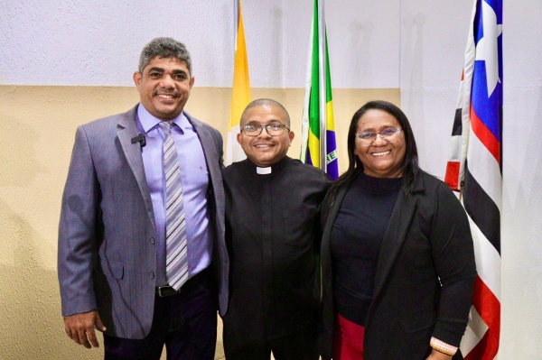 Vereador Uilma Resende, padre Raimundo Luzia e a vereadora Da Luz do Sete Estrela