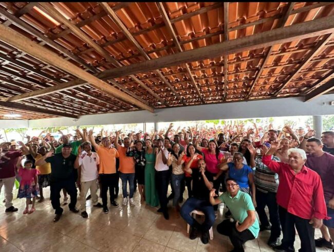 Cibelle Napoleão reúne centenas de pessoas na sua casa em Santo Antônio dos Lopes-MA